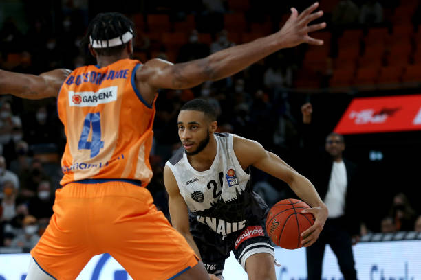 纳乌球场的 纳乌球场的